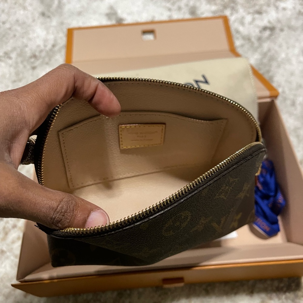 Louis Vuitton Brown Monogram cosmetics pouch - Picture 10 of 10